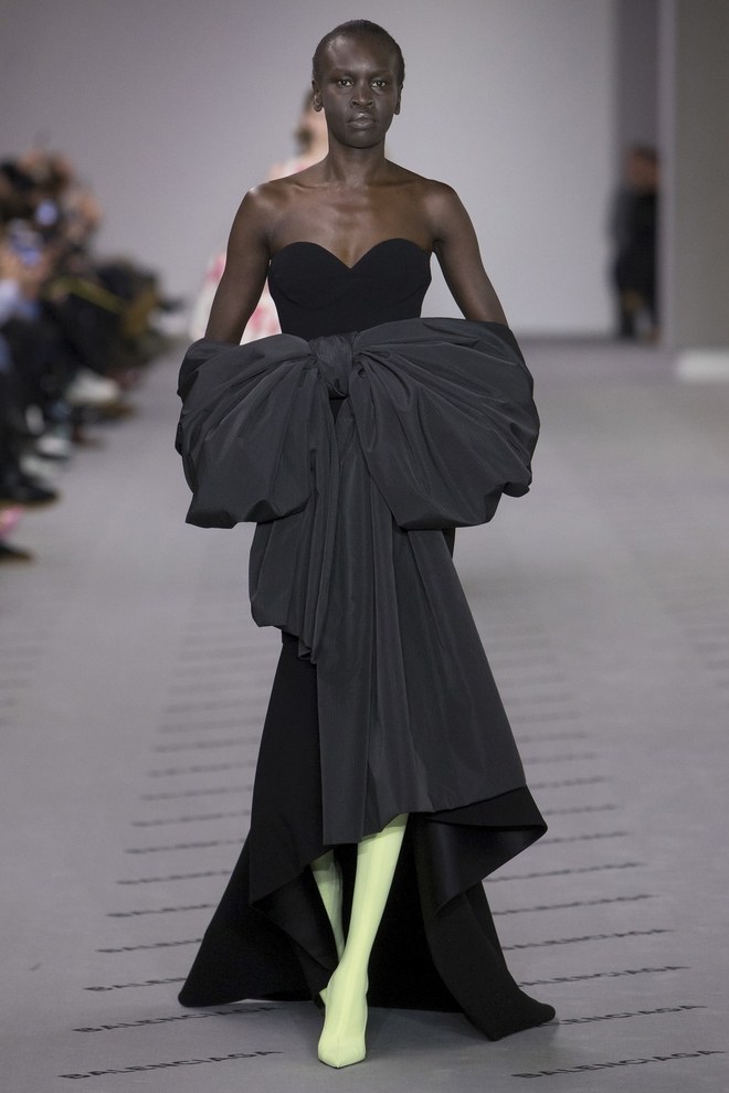 Demna Gvasalia among Paris Fashion Week’s 9 Top Collections geotv.ge